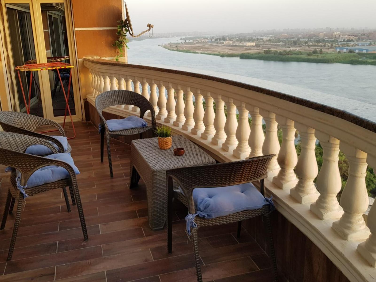 Apartment شقه فندقيه الترا مودرن صف اول كورنيش النيل القاهره بمنطقه المعادي اطلاله مباشره للنيل والاهرامات من جميع الغرف, الطابق التاسع ,very Luxury Firist Row Nile View And Pyramids , Maadi , , Ultra Modern ,level Nine Above The Ground Fl