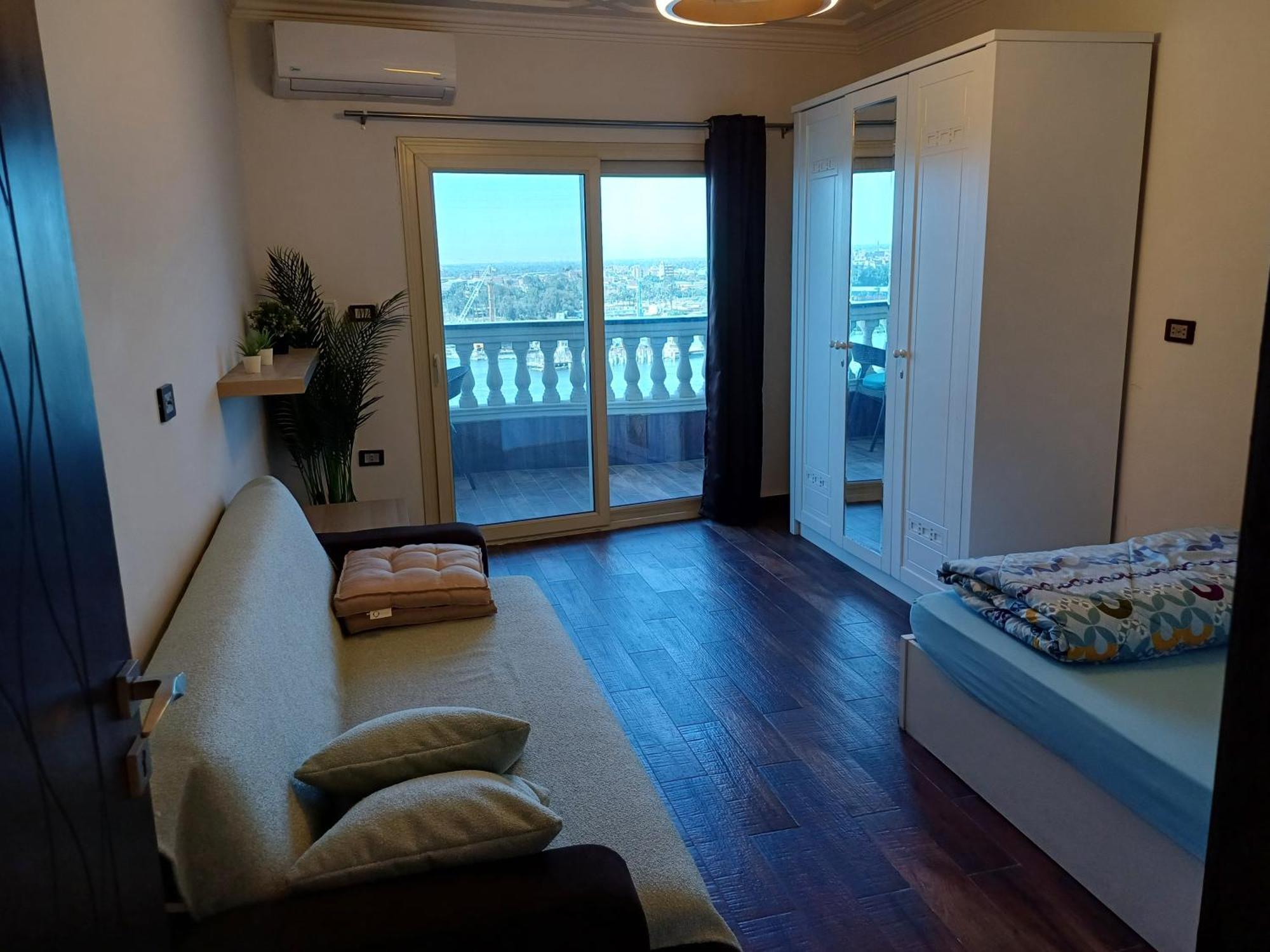 Appartement شقه فندقيه الترا مودرن صف اول كورنيش النيل القاهره بمنطقه المعادي اطلاله مباشره للنيل والاهرامات من جميع الغرف, الطابق التاسع ,very Luxury Firist Row Nile View And Pyramids , Maadi , , Ultra Modern ,level Nine Above The Ground Fl *