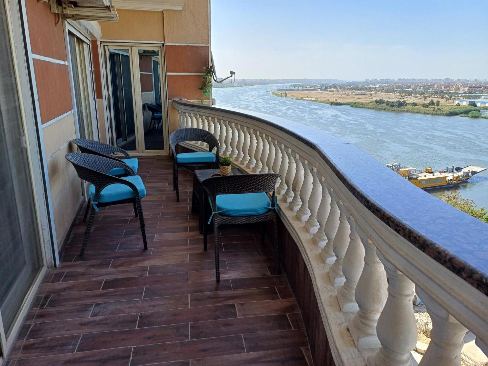 Apartament شقه فندقيه الترا مودرن صف اول كورنيش النيل القاهره بمنطقه المعادي اطلاله مباشره للنيل والاهرامات من جميع الغرف, الطابق التاسع ,very Luxury Firist Row Nile View And Pyramids , Maadi , , Ultra Modern ,level Nine Above The Ground Fl