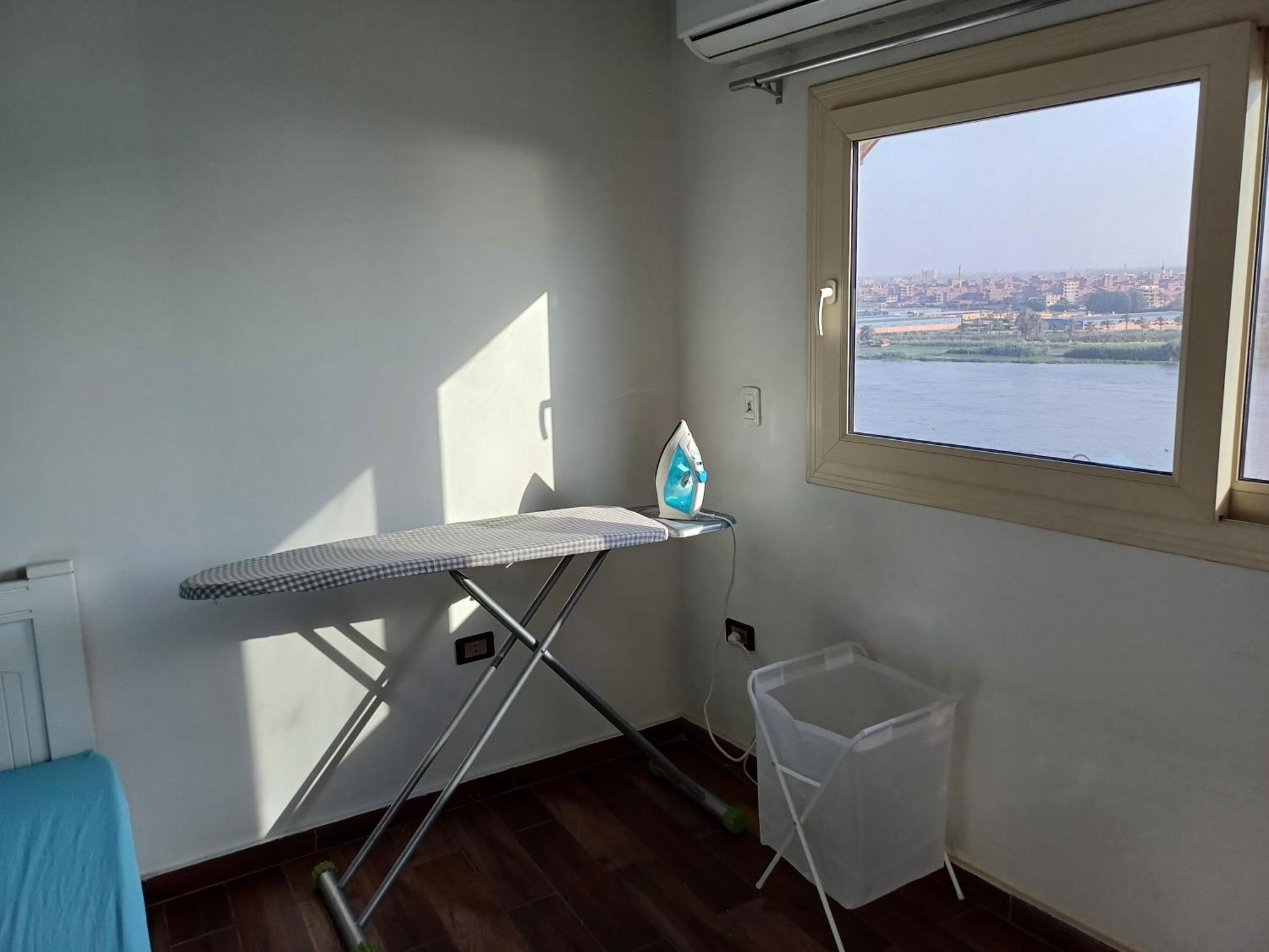 Apartament شقه فندقيه الترا مودرن صف اول كورنيش النيل القاهره بمنطقه المعادي اطلاله مباشره للنيل والاهرامات من جميع الغرف, الطابق التاسع ,very Luxury Firist Row Nile View And Pyramids , Maadi , , Ultra Modern ,level Nine Above The Ground Fl