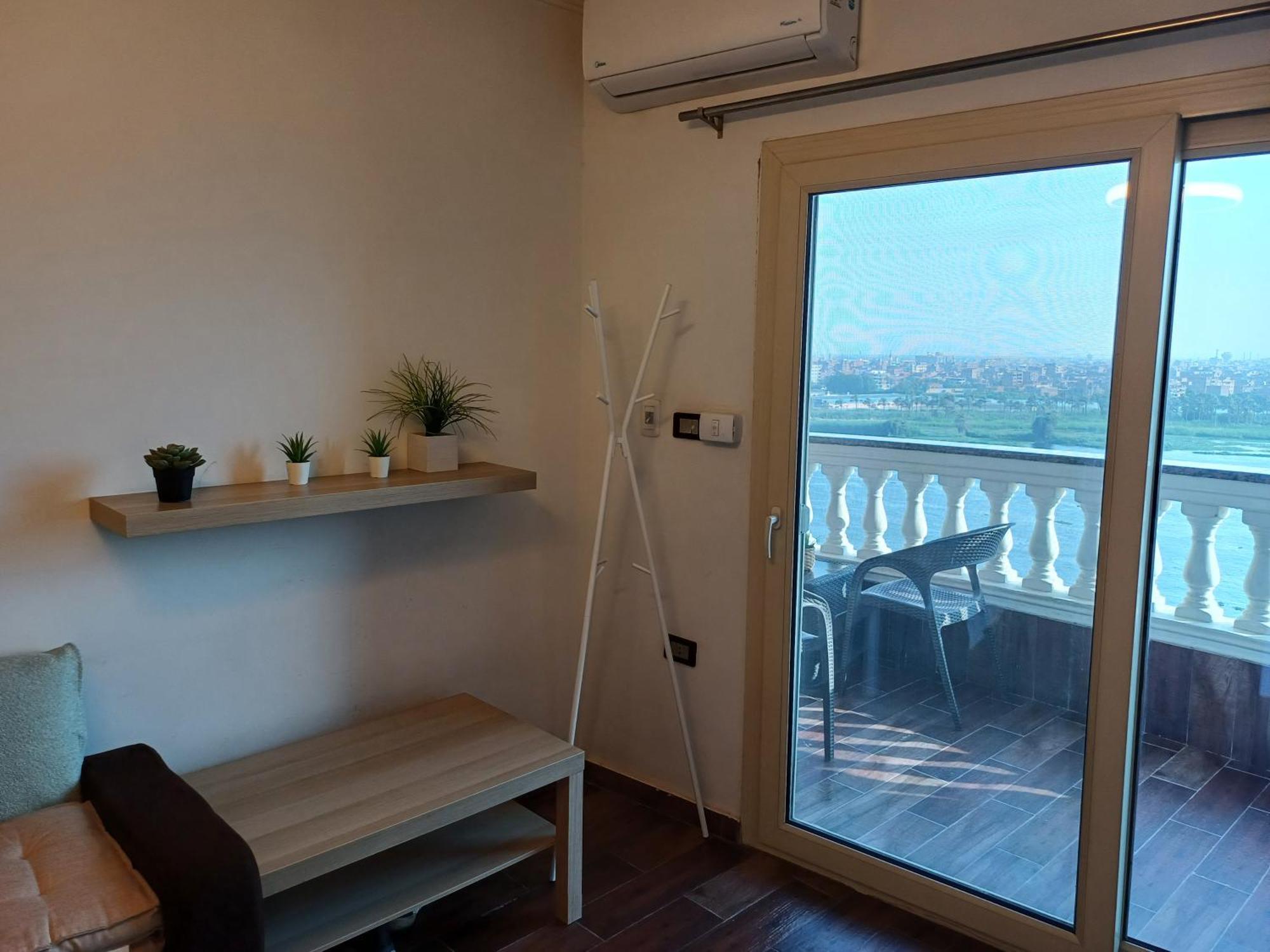 Apartament شقه فندقيه الترا مودرن صف اول كورنيش النيل القاهره بمنطقه المعادي اطلاله مباشره للنيل والاهرامات من جميع الغرف, الطابق التاسع ,very Luxury Firist Row Nile View And Pyramids , Maadi , , Ultra Modern ,level Nine Above The Ground Fl *